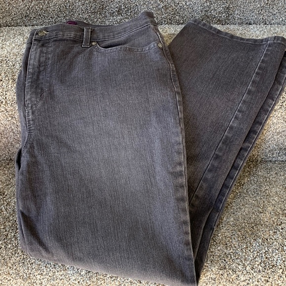 Gloria Vanderbilt Denim - GV Gray Stretch Amanda Mid Rise Straight Leg Jeans Size 14S